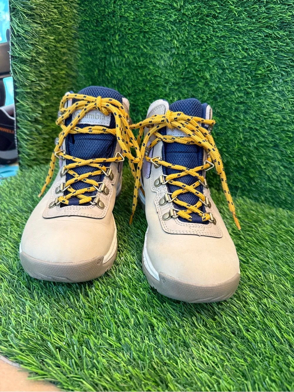 Columbia Women’s Newton Ridge Beige and Navy Hiking Boots with Yellow Laces 5.5